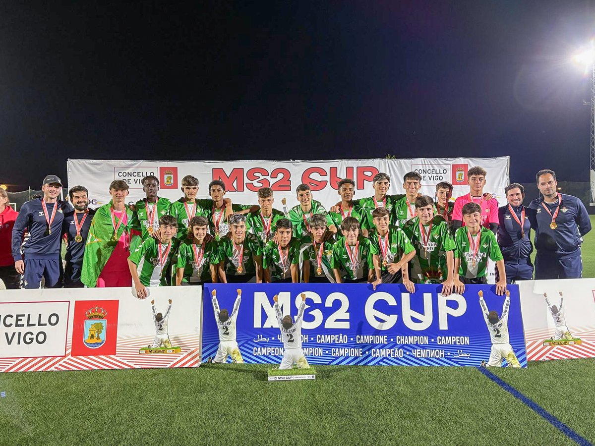 RBetisCantera's tweet photo. ¡El #RBBinfantilA conquista la MS2 Cup celebrada en Vigo tras vencer en la final al Real Madrid en la tanda de penaltis! 🙌🔝

¡𝗘𝗻𝗵𝗼𝗿𝗮𝗯𝘂𝗲𝗻𝗮, 𝗰𝗵𝗶𝗰𝗼𝘀! 👏💚

#CanteraBetis https://t.co/4rrRN8Pp15
