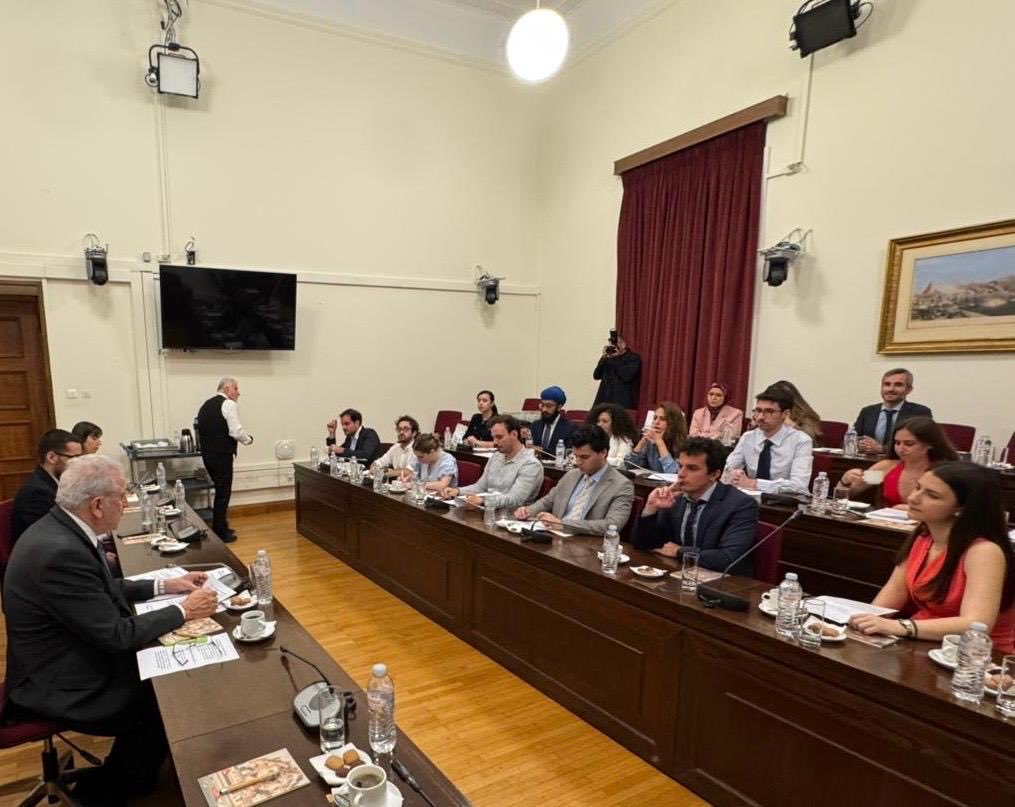 Avramopoulos's tweet photo. Στη Βουλή των Ελλήνων συναντήθηκα με μεταπτυχιακούς φοιτητές του Πανεπιστημίου @UniLUISS της Ρώμης, με τους οποίους είχαμε την ευκαιρία να συζητήσουμε για τις σύγχρονες γεωπολιτικές προκλήσεις στη Μεσόγειο, το μεταναστευτικό, την ευρωπαϊκή στρατηγική αυτονομία, καθώς και τον ρόλο της Ελλάδας στην Ανατολική Μεσόγειο και τις διεθνείς εξελίξεις.

Ήταν μια ιδιαίτερα χρήσιμη και ουσιαστική ανταλλαγή απόψεων με μια νέα γενιά επιστημόνων που προσεγγίζει το μέλλον της Ευρώπης με γνώση, ενδιαφέρον και κριτική σκέψη. Η συμμετοχή των ν��ων άλλωστε στον δημόσιο διάλογο και στις διεθνείς υποθέσεις, αποτελεί προϋπόθεση για μια ισχυρότερη, πιο δημοκρατική και πιο αποτελεσματική Ευρώπη.

#Avramopoulos #LUISS #HellenicParliament #Europe #Mediterranean