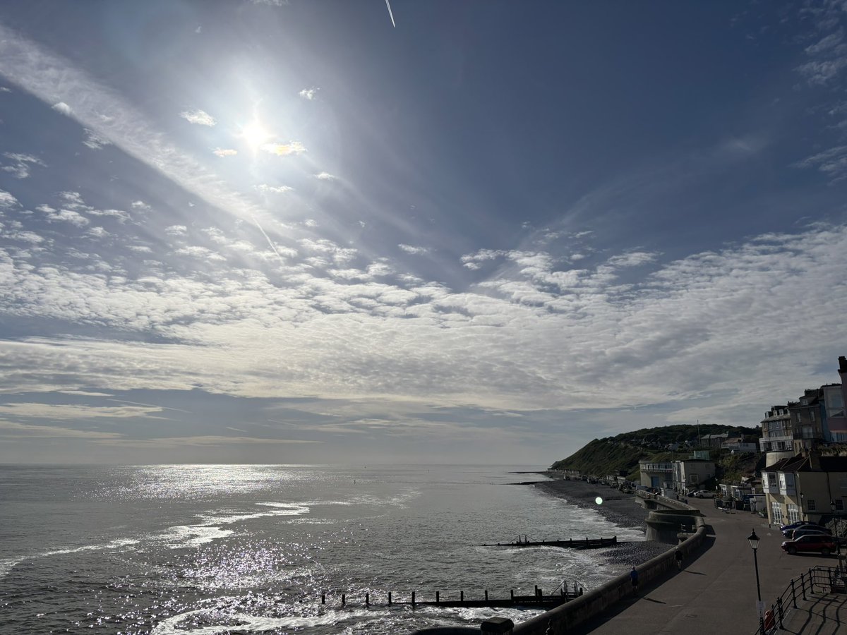 StuartRoss64's tweet photo. The sun, the sea, the sand and the sound of the waves. Oh, and the sound of fighter jets overhead… #Cromer https://t.co/C5KvjpWHAx
