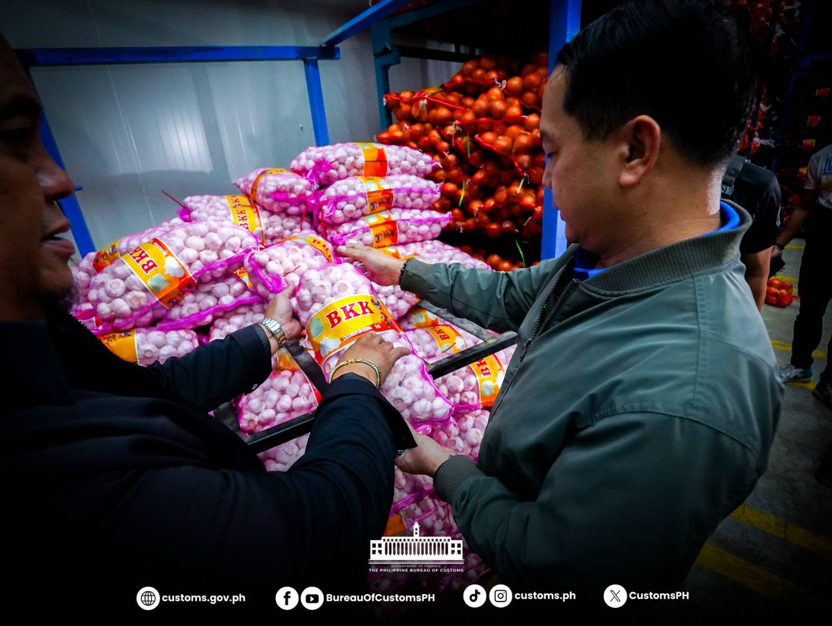 CustomsPH's tweet photo. #BOCNewsToday | Commissioner Ariel F. Nepomuceno and NBI Director Atty. Melvin A. Matibag inspected ₱35.4M worth of seized imported agricultural products in Nueva Ecija.

Read more: https://t.co/T1W7YxSsDK https://t.co/PVAgVG4cN0