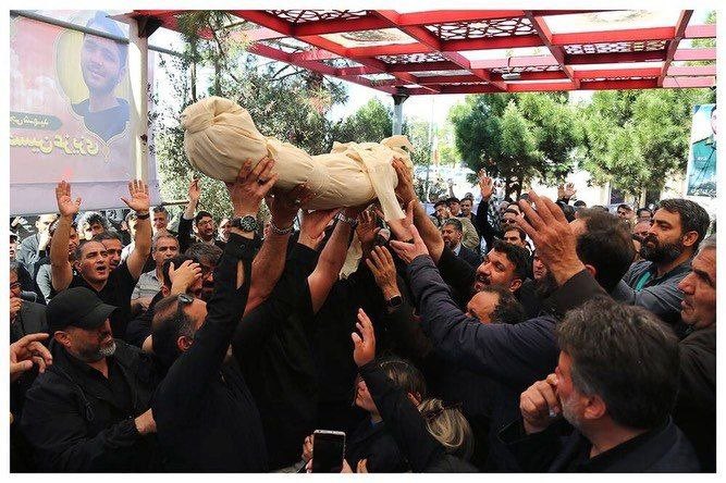 yahshfa's tweet photo. از اونایی که میگفتن تنکیو ترامپ باید پرسید گناه دلوان سه ساله چی بود ؟؟؟!! https://t.co/JQwMJ6Zu9Y