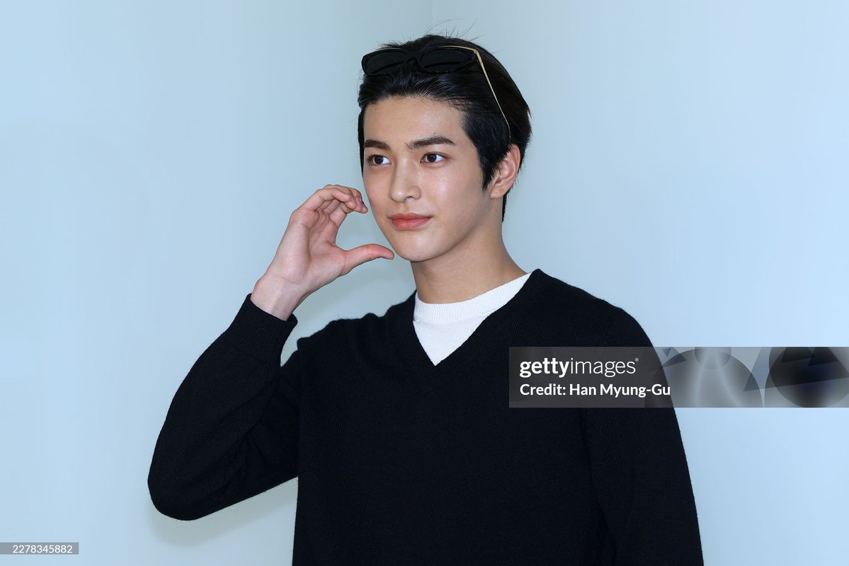 zhaoyufancokr's tweet photo. #KEONHO #건호 for Chanel Métiers d‘Art 2026📸 Getty Images https://t.co/xQkvTRrOII