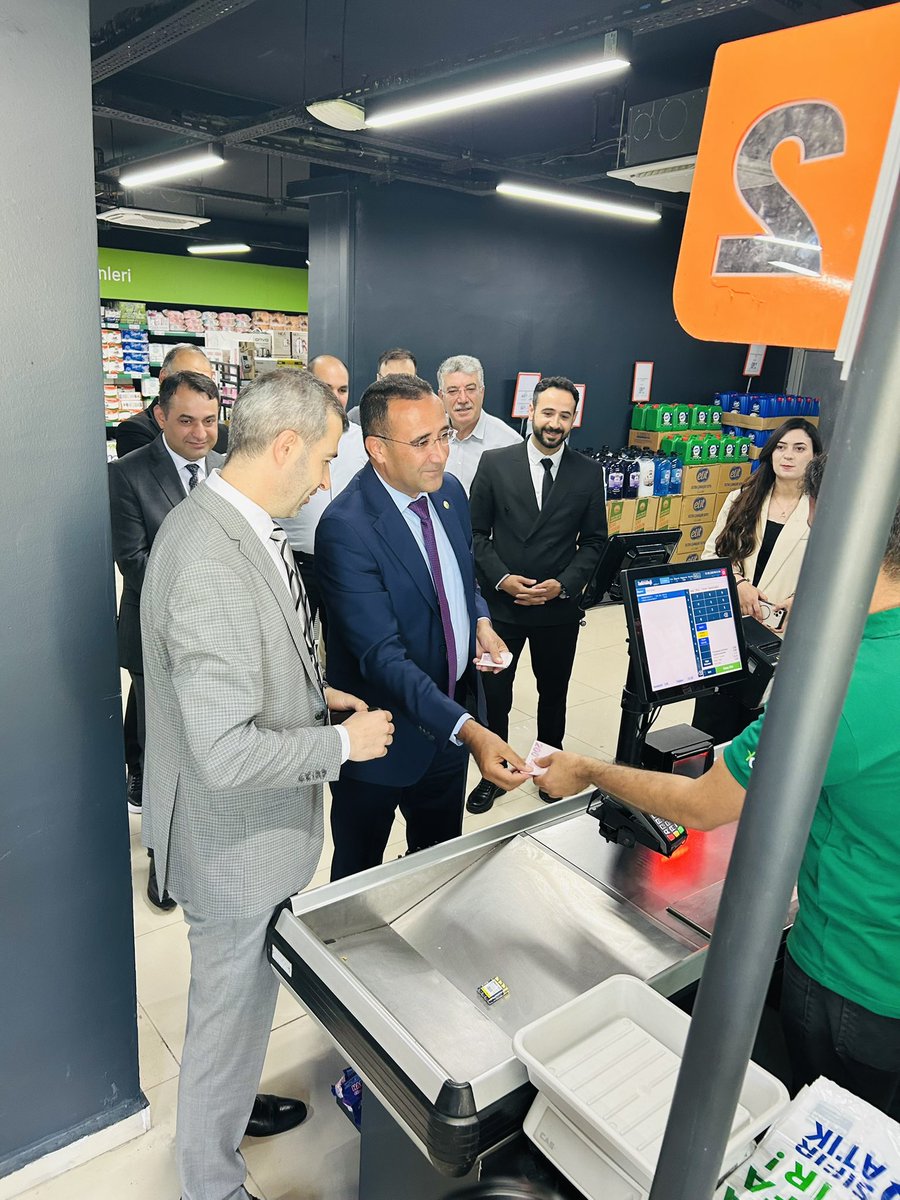 numannass's tweet photo. Tarım Kredi Koop Market’in Batman Merkez TPAO Şubesi’nin açılışını gerçekleştirdik. Emeği geçen herkesi tebrik ediyor, hizmete açılan yeni şubemizin Batman’ımıza hayırlı olmasını; bereket ve kazanç getirmesini temenni ediyorum.” https://t.co/Yq2wZ97Jtz