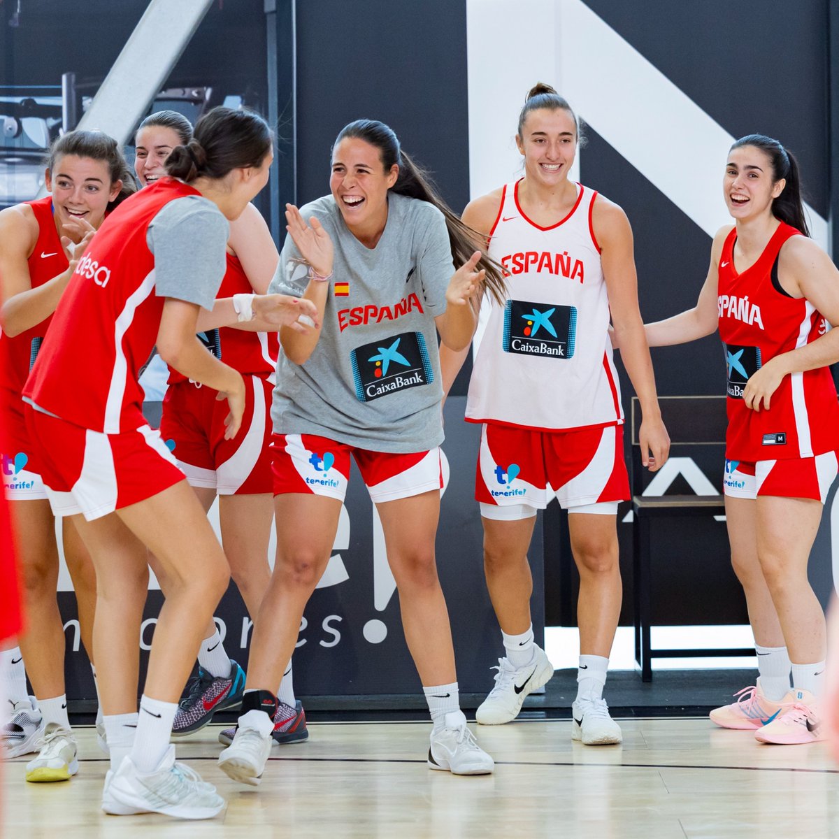 GIGANTESbasket's tweet photo. España Futuro 🇪🇸🆕

Marina Aviñoa
Claudia Contell
Marta Morales
Carla Brito
Deva Bermejo
...

📸@BaloncestoESP https://t.co/ZlIpNmuT0D