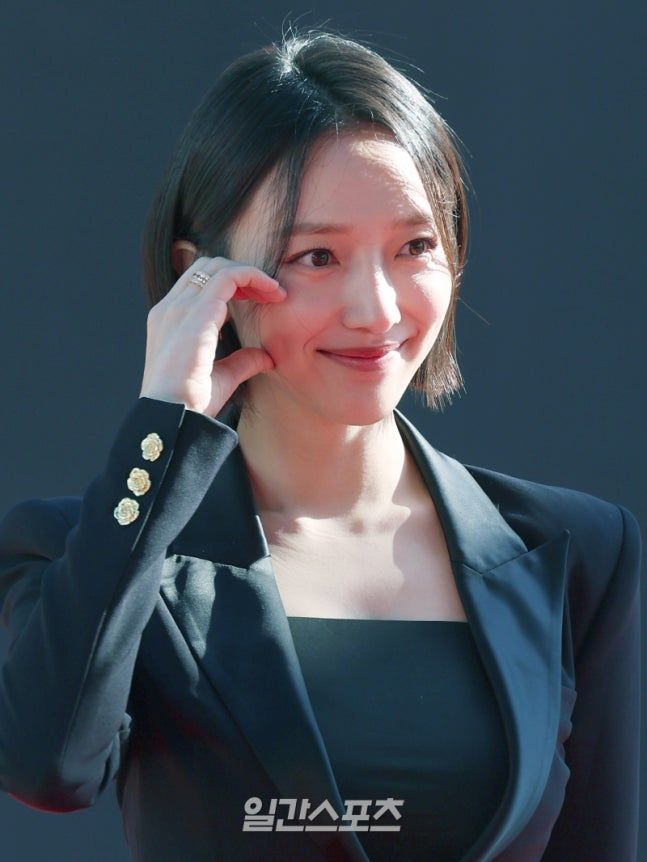 KoreanUpdates's tweet photo. #PyoYeJin reportedly has received an offer to star in KBS One-act play <After the Play Ends> (literal trans). Story of a documentary PD who's forced to taking charge of a children's program. #LeeKiTaek is considering the male lead cast.
https://t.co/5PNKjZYWyj
#KoreanUpdates VF https://t.co/FzEPNP33dk