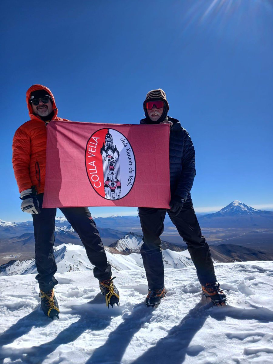 collavella's tweet photo. 🏔️ Felicitats als nostres castellers , que aquests dies ha coronat l'ascenció al Cerro Wisalla a Bolívia com a primera part del viatge en l’expedició de l’AAEET.

Esperem que acabin de gaudir de l'experiència! https://t.co/wSO9U2jVVp