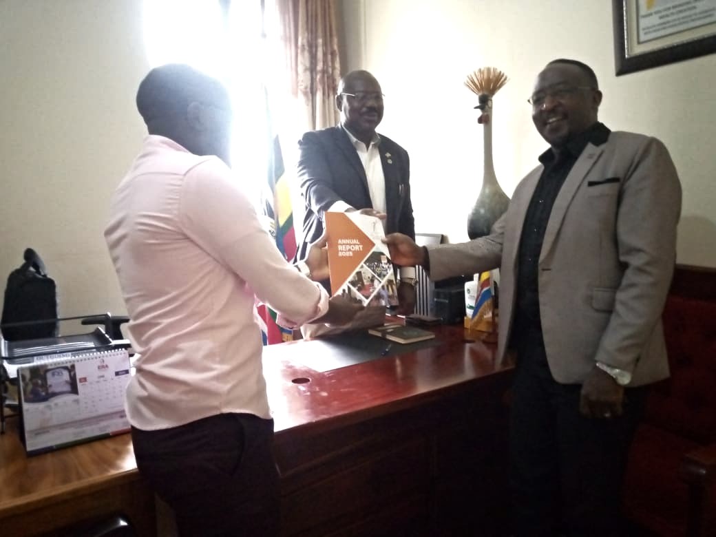 CommunitiesOrg's tweet photo. Just In⏰: @CommunitiesOrg in a way of giving accountability to #Stakeholders share program #AnnualReport with the #RDC, #LCVCP #CAO @KabaleDistrict as well as @UHRC_UGANDA and @PoliceUg Regional Offices. Also appreciated the outgoing PRO Kigezi for outstanding #HR Work https://t.co/BI59SgTvsf