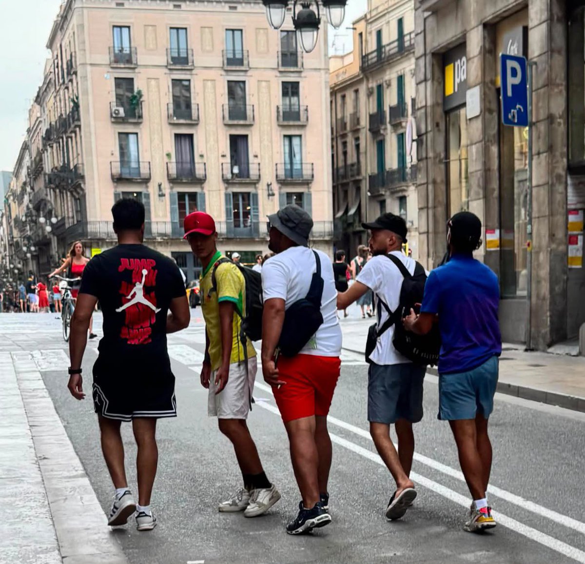 riverolavic's tweet photo. Relojeros en pl Sant Jaume…bcn https://t.co/v4d3iDRiFu