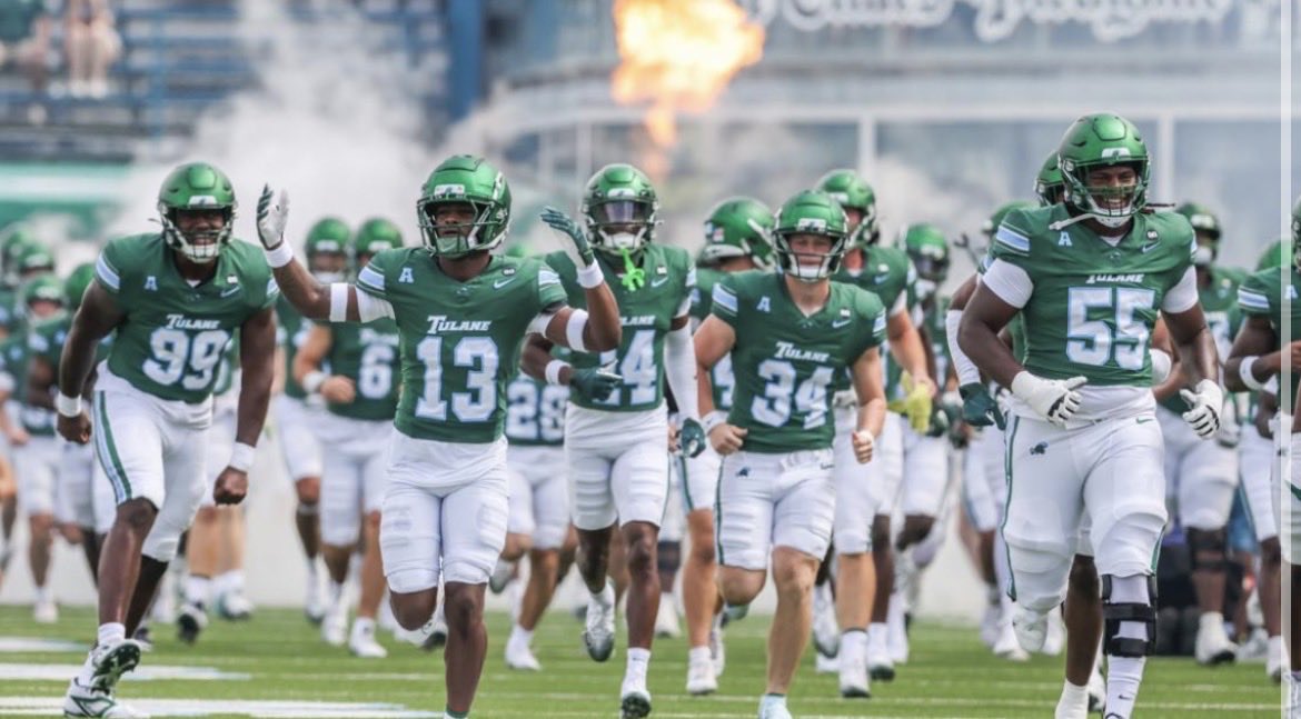TheTrue5star's tweet photo. I will be attending Tulane University camp on Wednesday!💚🤍
@GreenWaveFB 
@Rivals 
@ExpoRecruits 
@BallCoachHP 
@247recruiting https://t.co/Q8zodh7ez0