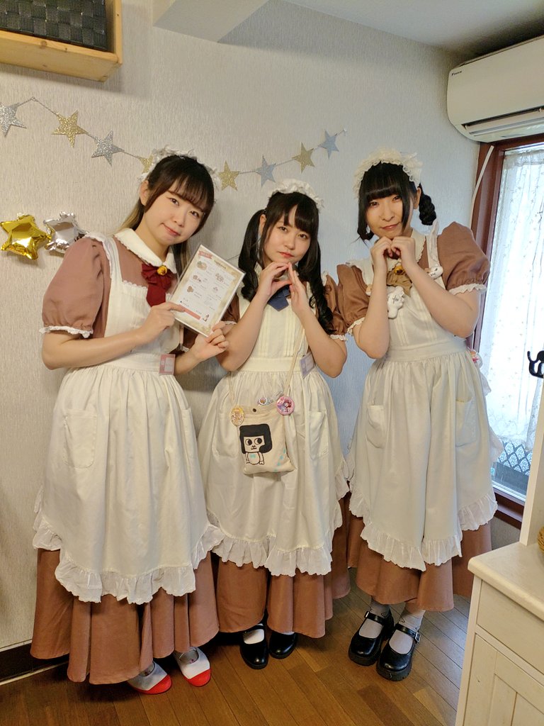 01chell3's tweet photo. 昨日！ルフナリゼのリスタート！
ご来館ありがとうございました。
お馴染みの方も初めましての方もお久しぶりだ〜の方もみんな温かくて、やっぱりメイドさん達とお客様方みーんな合わせて"ルフナリゼ"ですな✌️びっぐラブ&amp;びっぐピース✌️
昨日来られなかった方もね、またやるからいつでもおいで🥳 https://t.co/leAskmDPsW
