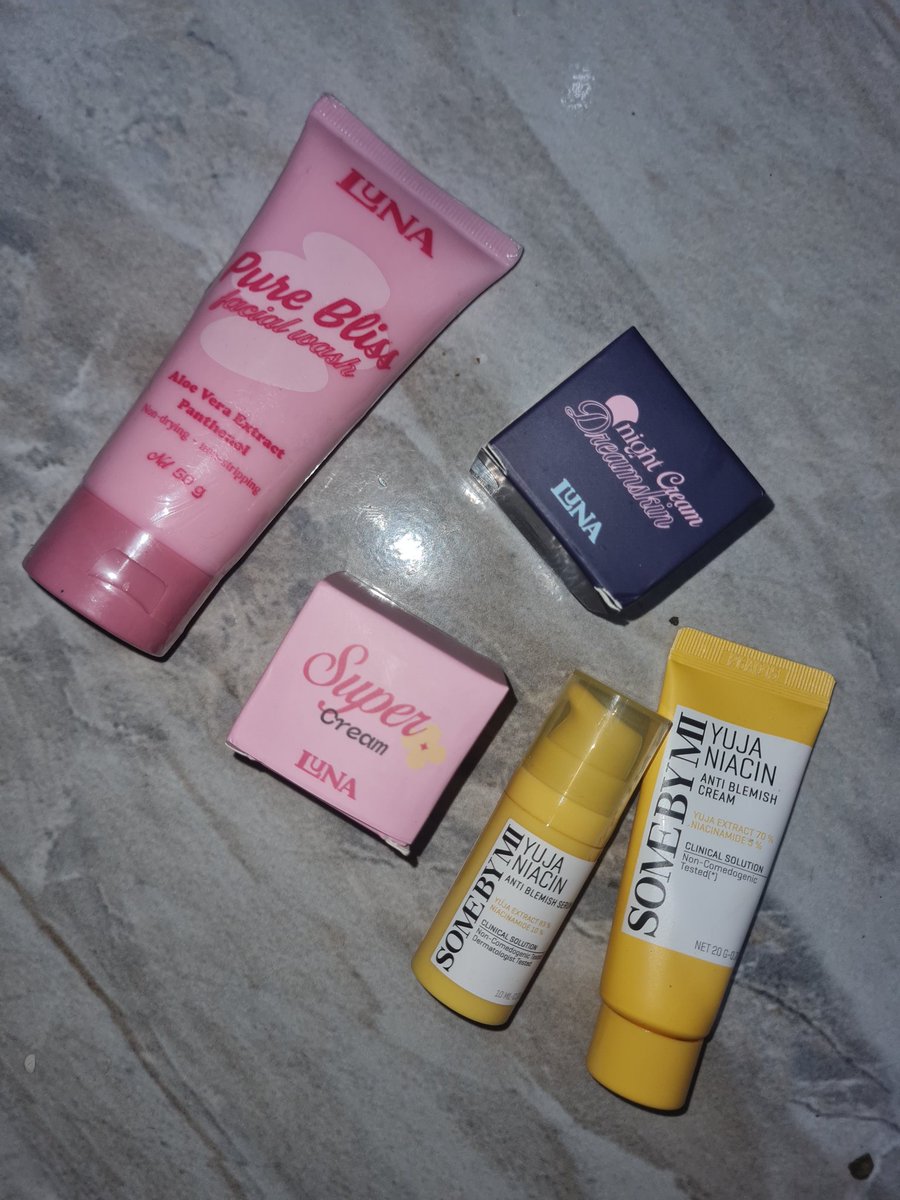 allofcas's tweet photo. adakah yang pake skincare luna? ayoo guys harga bundling beli 3 
-face wash
-night cream
-super cream
free 2 mini somebyme 
TEBUS MURAH 50.000 
ongkir ditanggung pembeli https://t.co/Wbe6SS9zO9