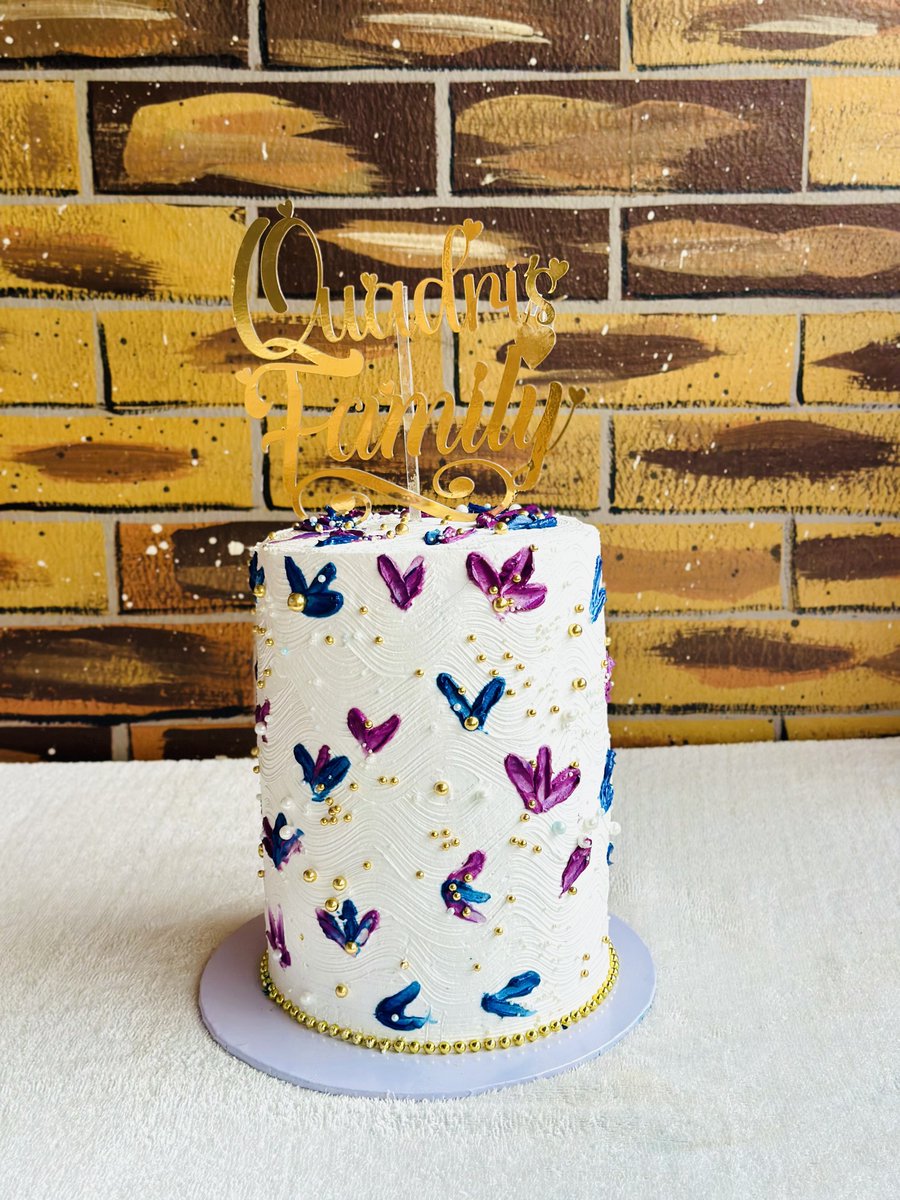 Zizousdelight's tweet photo. Petals and Family 😍

Starting the Week and the Month with this beautiful cake i made for my family’s party🤭

Size - 7
Layer - 5
Flavor - Vanilla and Red velvet 
Frosting- Whipped Cream 
Price- 60,000 naira

Need cake in Ibadan?

I am your plug🤗

Kindly RT🙏 https://t.co/AnNk2ZSQHf