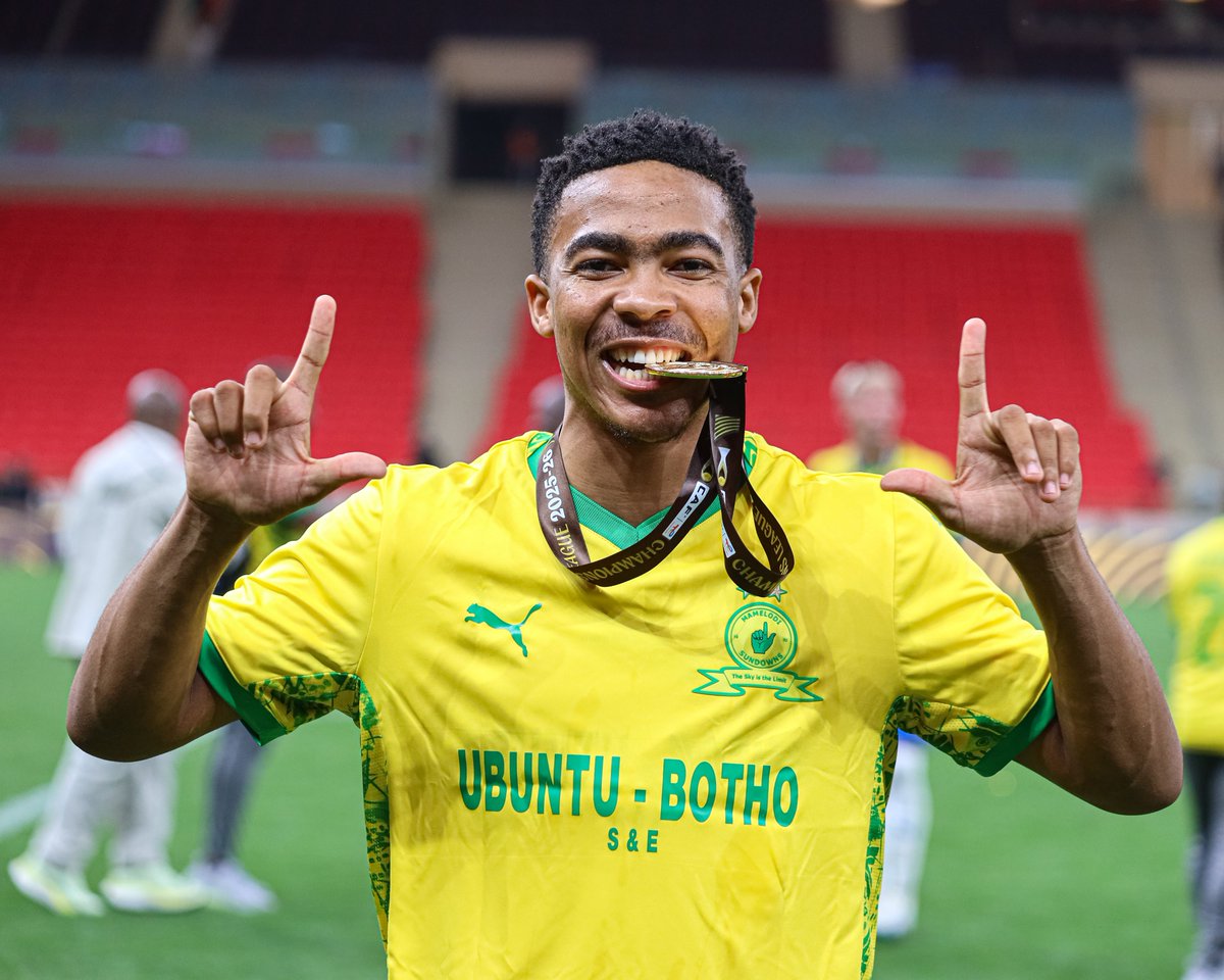 Masandawana's tweet photo. Drop a 👆 in the comments if you're ready to have a good week!  

#Sundowns https://t.co/Cm5PxXLyPI