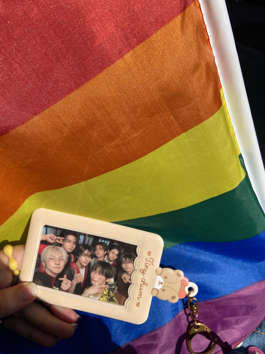 haeeleeee's tweet photo. happy pride month everyoneee 🏳️‍🌈 https://t.co/0Wz7GuGqDD