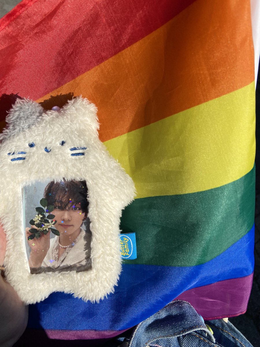 haeeleeee's tweet photo. happy pride month everyoneee 🏳️‍🌈 https://t.co/0Wz7GuGqDD