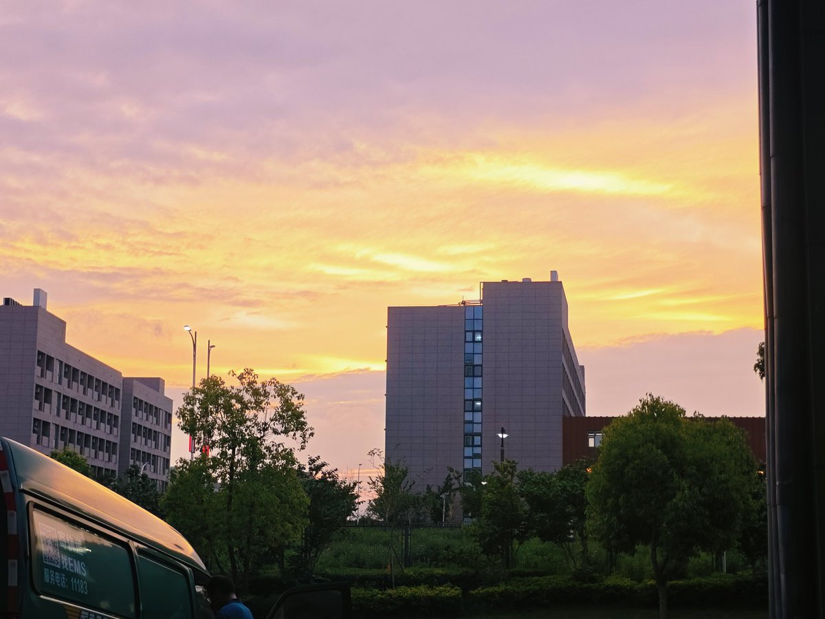 NanSun_X's tweet photo. 发一张你自己拍的照片吧，我看看谁的拍照技术更好 https://t.co/OlHhO6T3pq