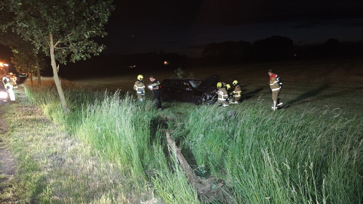 Auto over de kop bij eenzijdig ongeval Gendringen