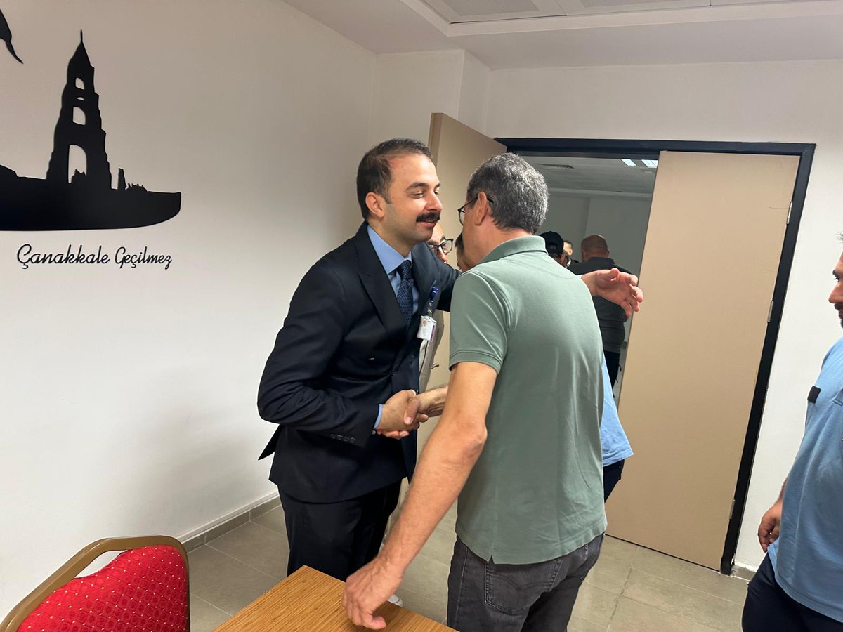 unde_ali's tweet photo. Kurban Bayramı vesilesiyle Havalimanımızda düzenlediğimiz bayramlaşma programında çalışma arkadaşlarımızla bir araya gelerek bayramın manevi atmosferini paylaştık.

Bayramın ülkemize, milletimize ve tüm insanlığa sağlık, huzur, bereket ve mutluluk getirmesini temenni ediyorum. https://t.co/cXH7BoB4o1