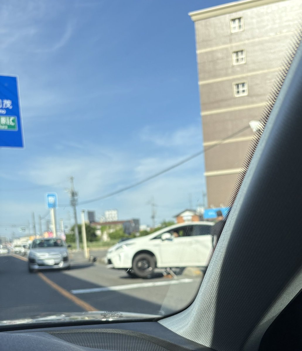 sobajima97's tweet photo. 現場へ向かう途中で大渋滞。

原因はT国製プリウスミサイルの発射だった模様。

北のミサイルにはJアラートが鳴るのに、T国のミサイルには鳴らないらしい。

周辺道路は完全に警戒態勢でした😂

#プリウスミサイル
#交通渋滞
#安全運転
#愛知県
#今日の出来事 https://t.co/eecrjpqEPM