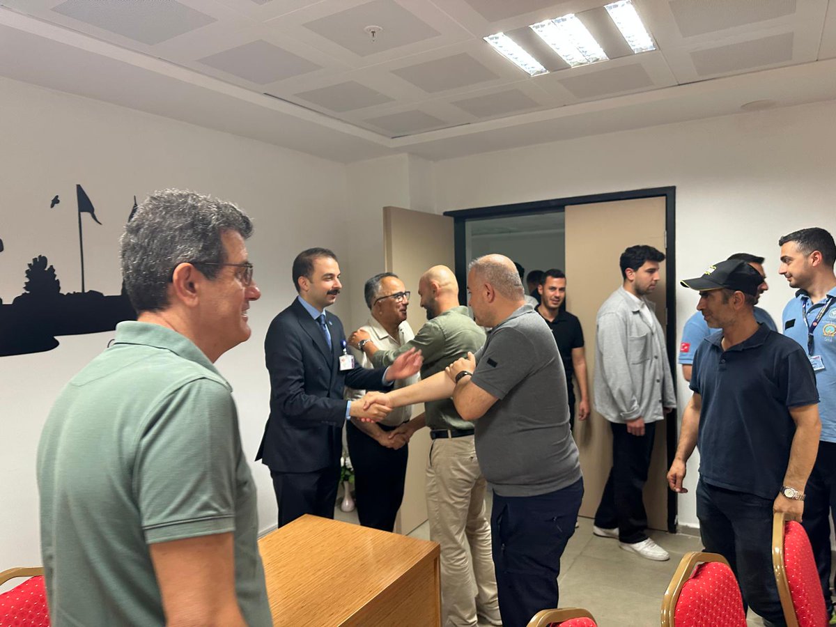 unde_ali's tweet photo. Kurban Bayramı vesilesiyle Havalimanımızda düzenlediğimiz bayramlaşma programında çalışma arkadaşlarımızla bir araya gelerek bayramın manevi atmosferini paylaştık.

Bayramın ülkemize, milletimize ve tüm insanlığa sağlık, huzur, bereket ve mutluluk getirmesini temenni ediyorum. https://t.co/cXH7BoB4o1