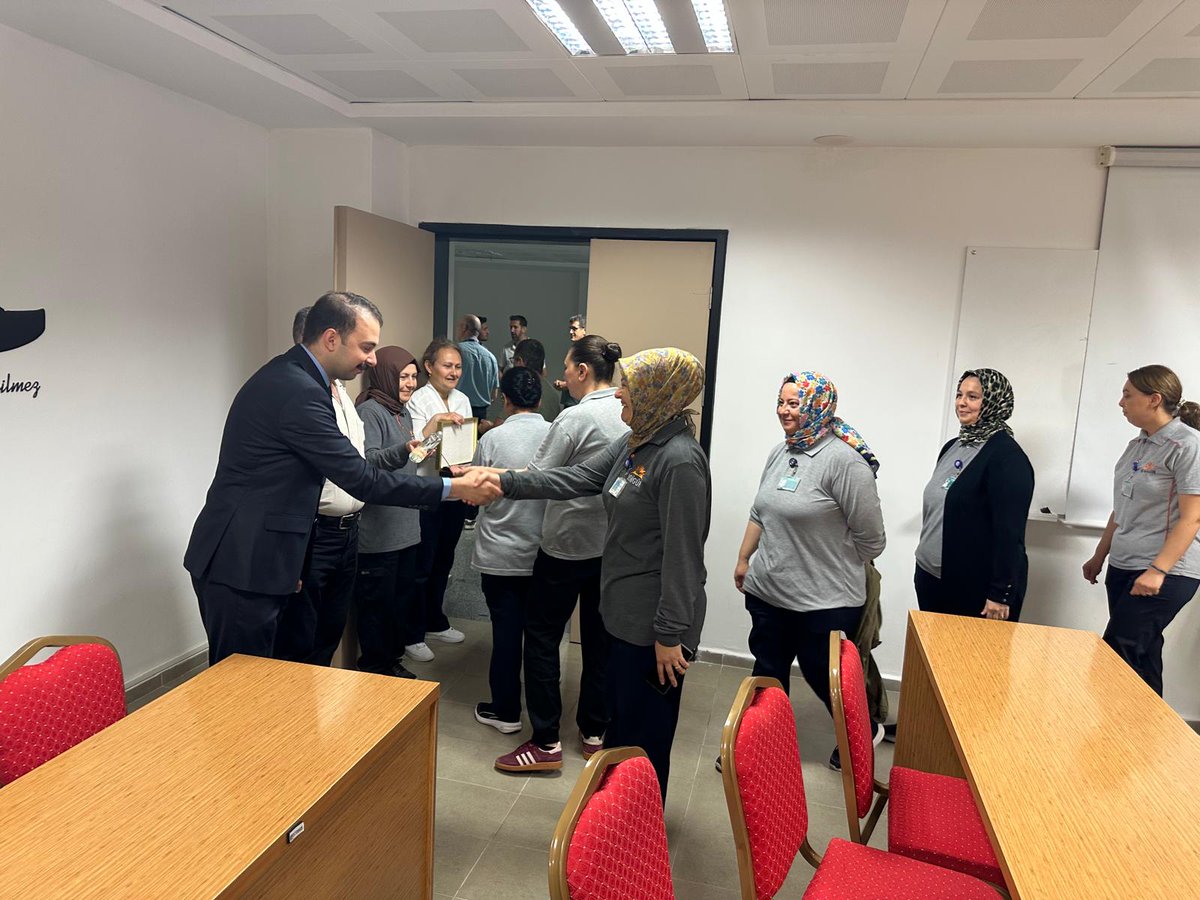unde_ali's tweet photo. Kurban Bayramı vesilesiyle Havalimanımızda düzenlediğimiz bayramlaşma programında çalışma arkadaşlarımızla bir araya gelerek bayramın manevi atmosferini paylaştık.

Bayramın ülkemize, milletimize ve tüm insanlığa sağlık, huzur, bereket ve mutluluk getirmesini temenni ediyorum. https://t.co/cXH7BoB4o1