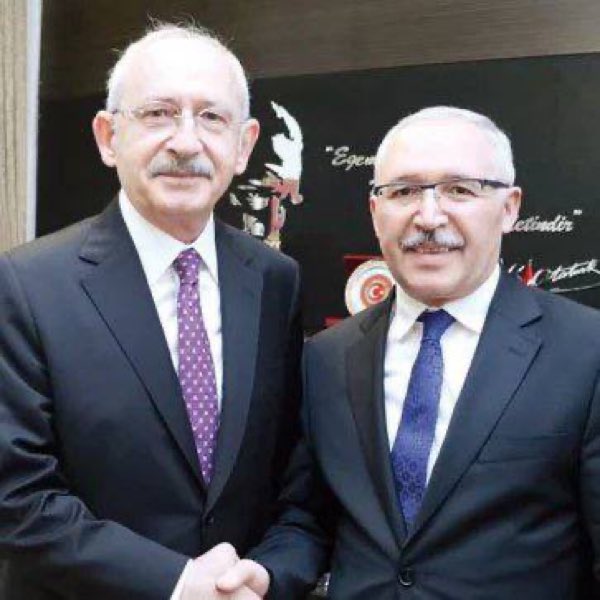ahmet_kalite's tweet photo. Kimler yaklaşmış azılı Fetö’cüye bir bakın. https://t.co/plLTHVJc1k