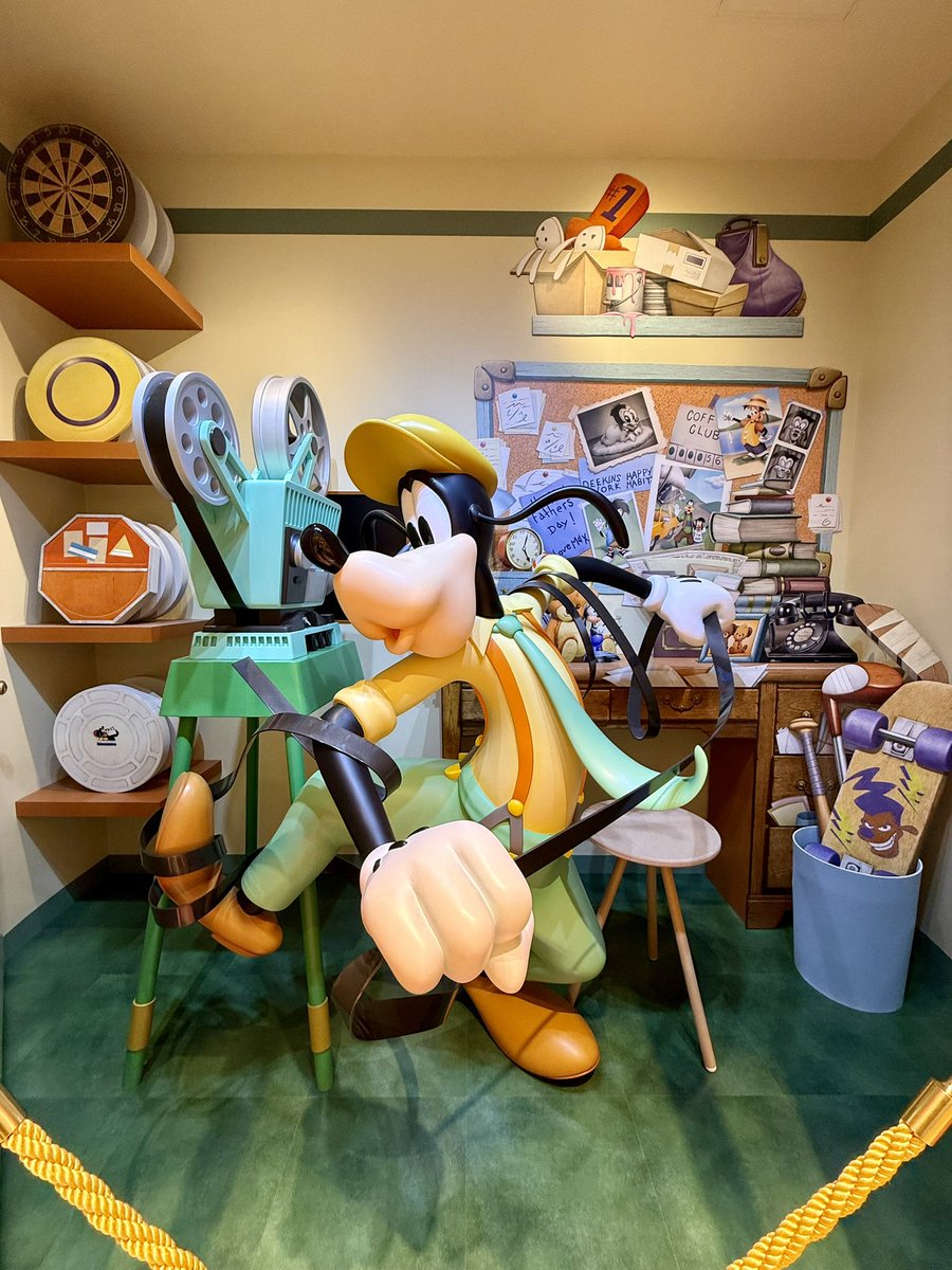 ericthomaschu's tweet photo. There is even a magical elevator. An element I don’t recall seeing in my last visit. 

They had special merchandise commemorating their 25th anniversary 🥳 https://t.co/LJsZ8emaai
