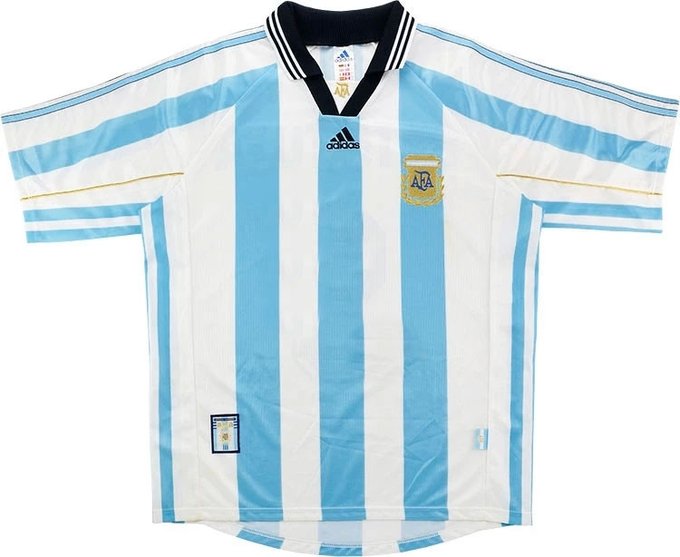 90sfootball's tweet photo. Who's the first player you think of when you see this Argentina shirt? https://t.co/H6hBdOhPai