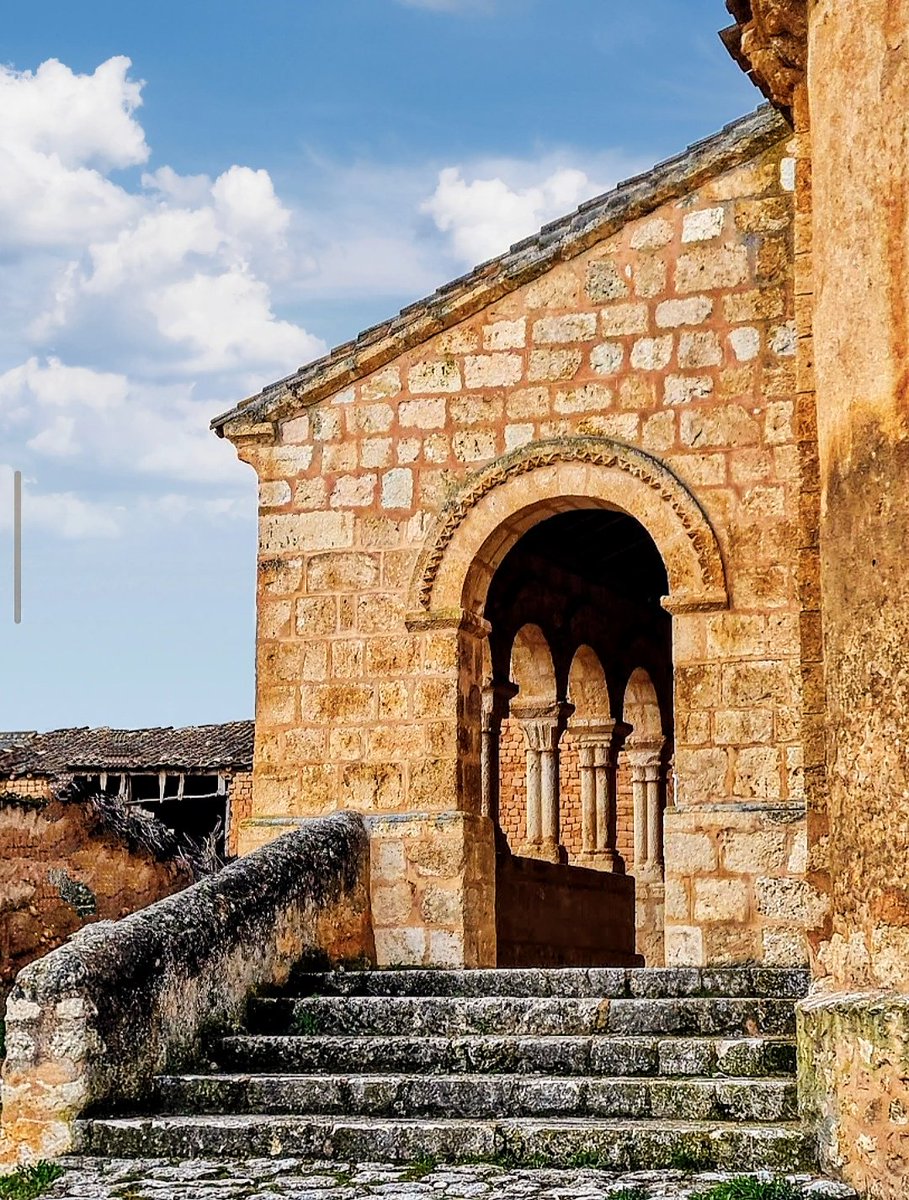 RiberaRomyVIDa's tweet photo. ¡Recuerda!
La ribera del Duero soriana es tierra de románico porticado.
📍 Iglesia de San Martín, Rejas de San Esteban.
#riberaromanicoyvida #soria #turismo #patrimonio #romanico https://t.co/Z5zjAD3SuH