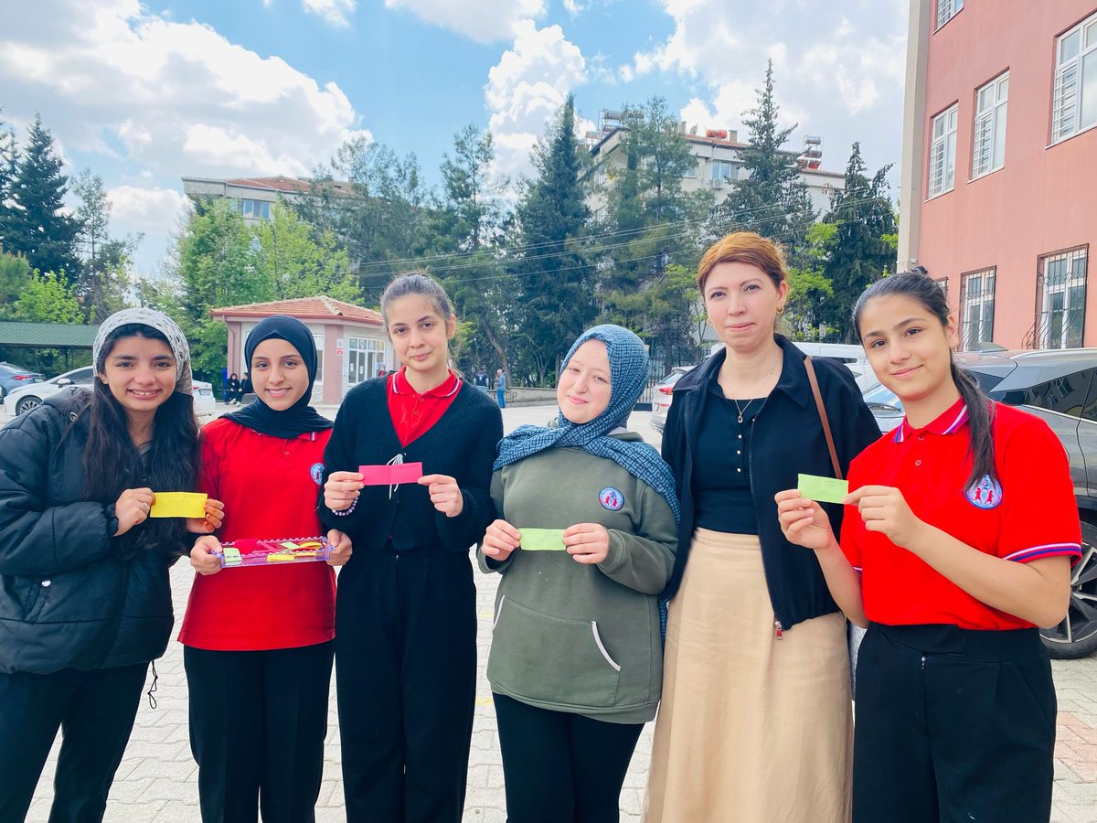 ServiMTAL's tweet photo. Servi Erdemoğlu Kız MTAL, Milli Eğitim Bakanlığı tarafından Maarifin Kalbinde Marifetli Gençlik etkinlikleri kapsamında “ Ahilikte tatlı dil güler yüz” temalı video çalışması Hasta ve Yaşlı hizmetleri öğrencileri ile hazırlanmıştır. https://t.co/i0VvkXfWad