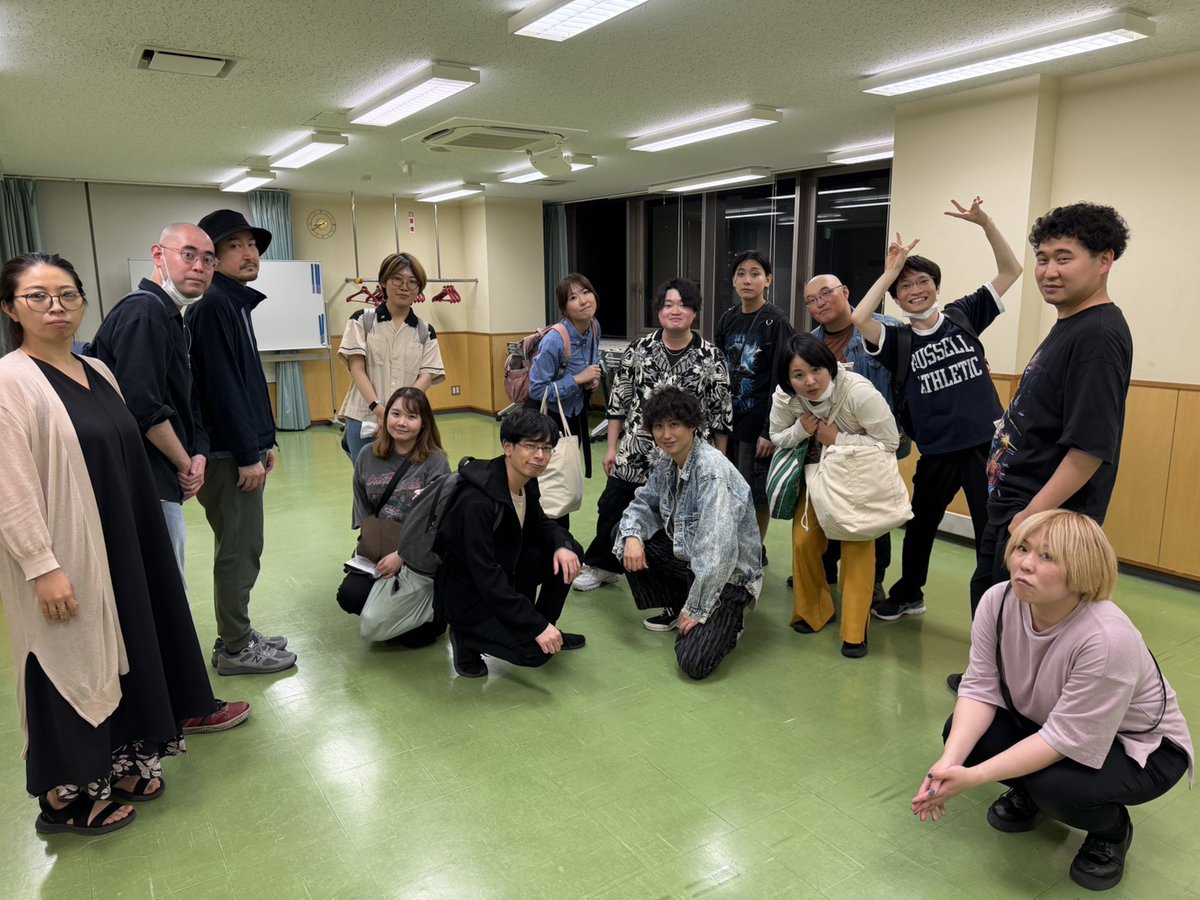 htpt0308's tweet photo. 【本番まで１ヶ月！】
昨日は通し稽古を行い、本番通りの流れを確認しました！🙌
スタッフ陣が用意したお題ワードを使用し、​短編アドリブにもトライ！💪

独特の緊張感とライブ感…はたして本番ではどう転ぶのか…!?
ぜひ会場で見届けてください✨

ご予約はこちら⇩から
https://t.co/inWm5G08yc https://t.co/DZq4BK39V4