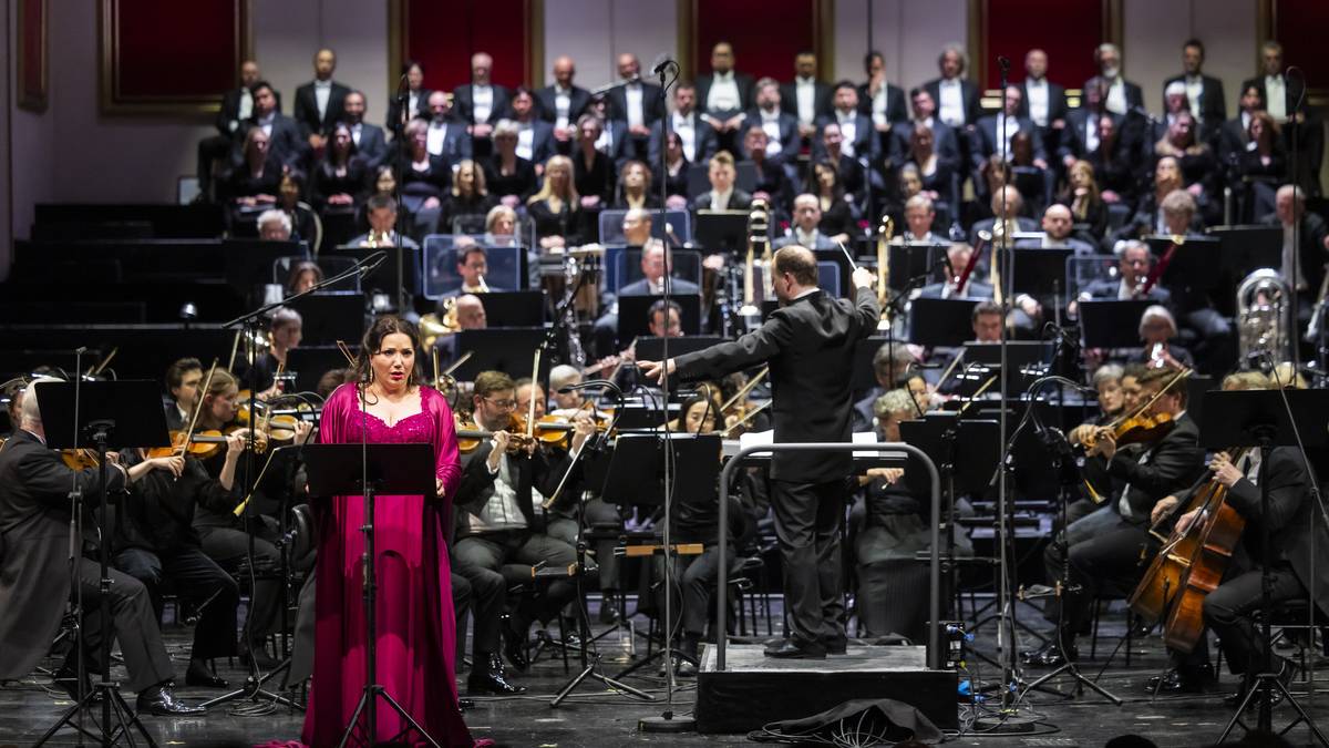 ConcertoNet's tweet photo. Düsseldorf : Hendrik Vestmann conducts Charles Gounod's La Reine de Saba at @operamrhein https://t.co/1MmJEhmtnP https://t.co/KjBd6wLdoR
