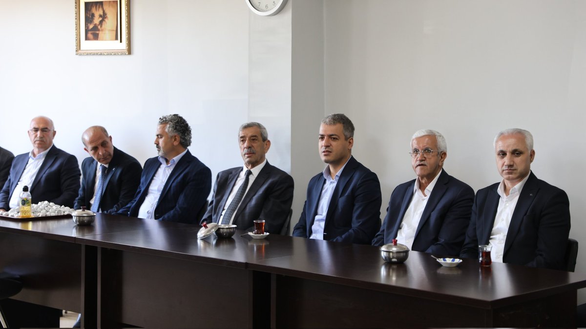 bingolozelidare's tweet photo. İl Özel İdaremiz Genel Sekreteri Enes Üçgül, Kurban Bayramı'nın ardından ilk mesai gününde birim müdürleri ve personellerle bayramlaştı.

Gerçekleştirilen bayramlaşma programında personelin bayramını tebrik eden Üçgül, birlik ve beraberlik içerisinde başarılı çalışmalar diledi. https://t.co/7p9YksJ8Ir