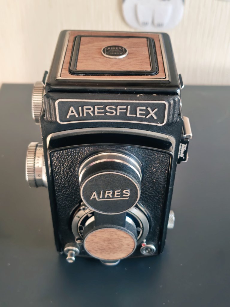 ivy_maze's tweet photo. #国産二眼レフ部 #AIRESFLEX #AIRESオーナーズクラブ
Aires FLEX ウッドバージョン🤗w https://t.co/gKcpKG4V4C