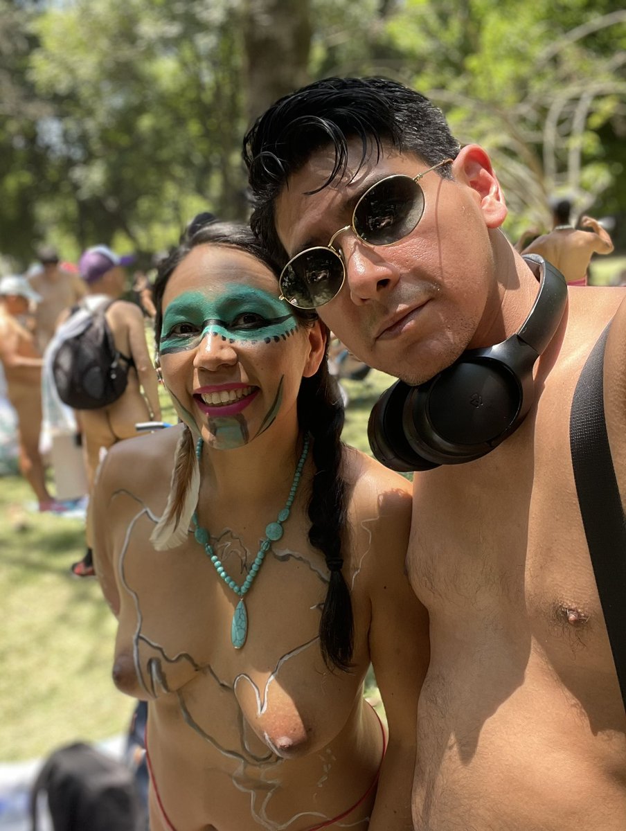 Mervascaesp's tweet photo. Por fin tuve el placer de conocer en persona a Fabi de @nudistasmx a quien gracias a su trabajo promoviendo el nudismo tuve mi primer acercamiento a esta comunidad, mi respeto, admiración y aprecio por su gran labor. 

#Diaaldesnudo https://t.co/zpD4H3vKts