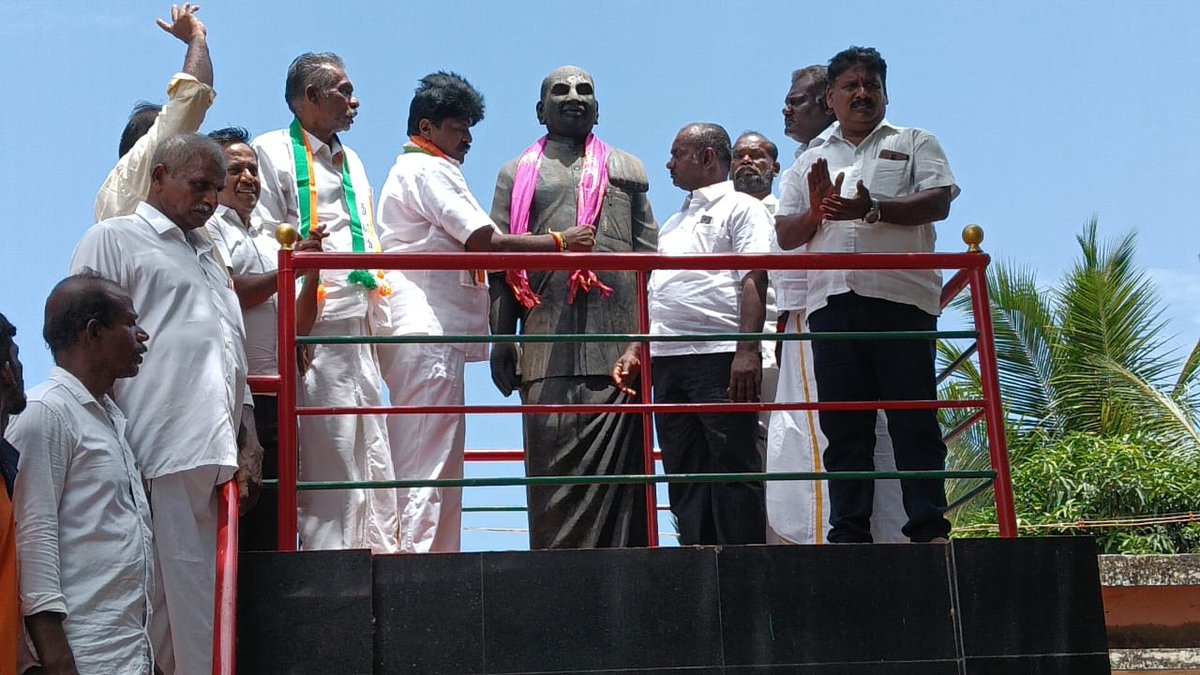RAVINDRENS's tweet photo. தூத்துக்குடி தெற்கு மாவட்ட தமிழ் மாநில காங்கிரஸ் நிர்வாகிகள் கூட்டத்தில் தெற்கு மாவட்ட தலைவர் மால் மருகன், ஸ்ரீவைகுண்டம், ஓட்டப்பிடாரம் தொகுதி பொறுப்பாளர்களுடன் கலந்துகொண்ட தருணம்... https://t.co/Rr4TM65ZtV