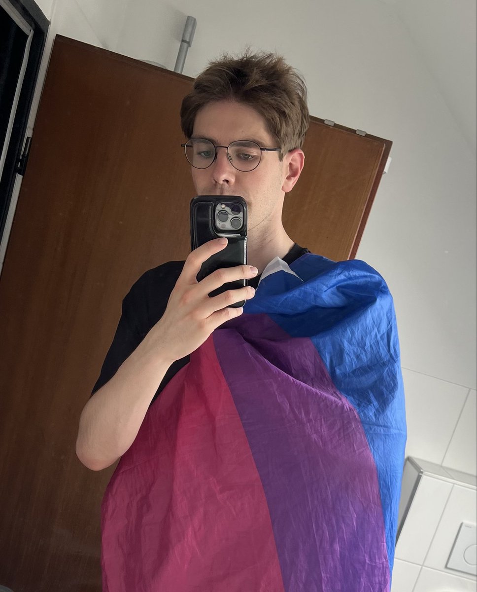 Akamask_'s tweet photo. Stay true to and love yourself!

Happy pride, you are loved exactly the way you are ❤️ https://t.co/K5cj7VjfOt