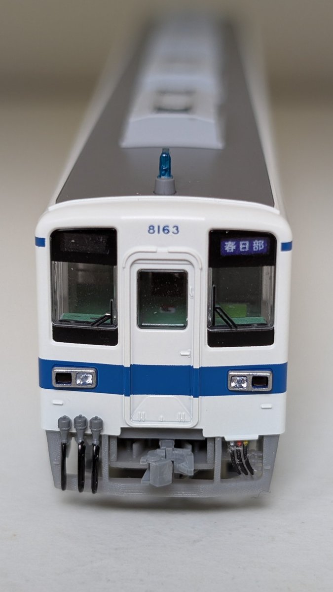 N31847318's tweet photo. 8172Fに続いて8163Fも完成。
基本メニューは同じですが、
こちらは武蔵模型工房(@MusashiMokei)製の先頭TN対応スカートに交換。
1編成分だけ余ってた銀河モデルの運転室再現シールも貼付しました。(再販して欲しい…)
また、ヨミレンズ(@YOMITECHS)も入れて無灯でもかっこよくしてます。 https://t.co/VFzxnCyOrT