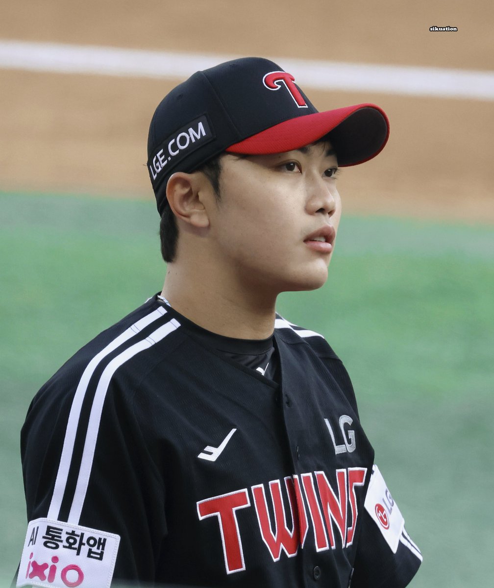 sikuation's tweet photo. もう一度あの日に戻るとしても同じ道選ぶだろう 
#김윤식 #LGTWINS https://t.co/sboSE3OJ2D