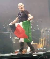 martinez_j7902's tweet photo. Pink Floyd Roger Waters &amp; Eric Clapton stand with Humanity. https://t.co/vf9UCESJB0