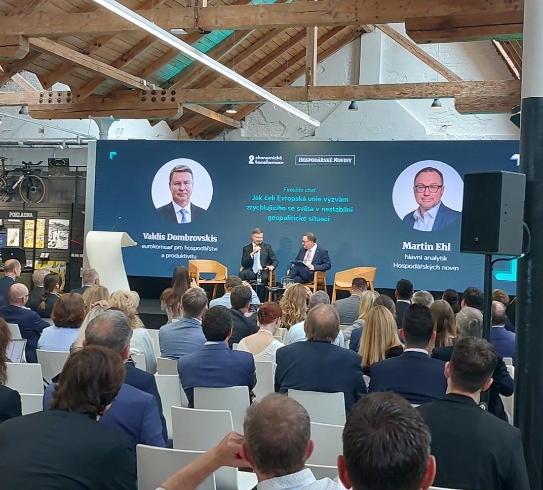 Ales_Mohout's tweet photo. #revizeceska2026 @hospodarky @2ET_CZ panel o tom, jak EU čelí výzvám v rámci současné geopolotitické situace @MartinCZV4EU diskutuje s @VDombrovskis https://t.co/S38TqF3aVO