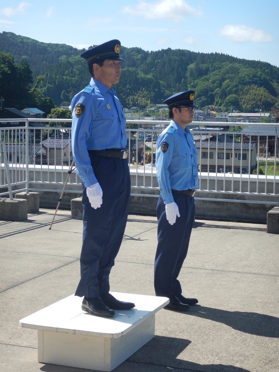 IP_wajima's tweet photo. /
地域のために頑張ります
＼
　５月吉日、輪島警察署屋上で、通常点検を行いました
　この点検は、警察官として厳正な規律を養うことを目的として行います
　当署員はこれからも、地域のために頑張ります

　皆さんも警察官になりませんか
　石川県警察ホームページ
　https://t.co/zO0x01y1bq https://t.co/YhS7yRaG33