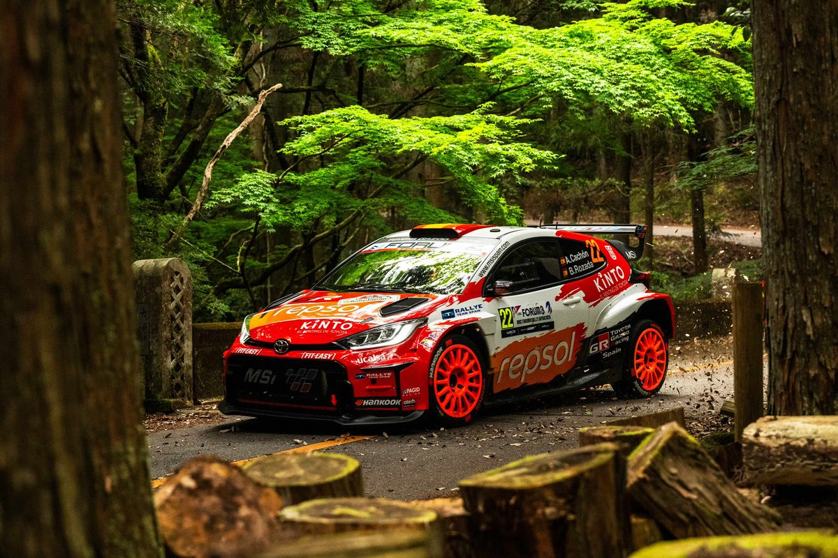 RallyeTeamSpain's tweet photo. 📝 @Cachon_Ale y el @RallyeTeamSpain vuelven a subir al podio en Japón

➡️ https://t.co/lm3ncxoJ6h

#RTS #TuFederación #ESPasión 🇪🇸 https://t.co/mkcLYVzrU8