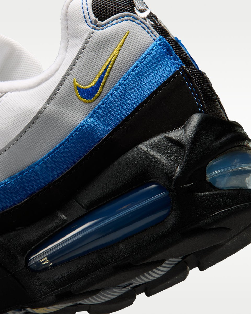 US_11's tweet photo. AIR MAX 95 https://t.co/YI9EXz075v
