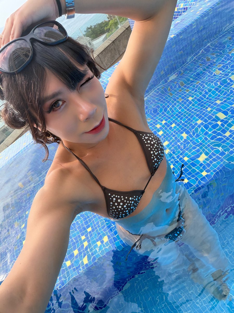 jinnybabybaby's tweet photo. 平胸 👙👙👙#calzedoniaswimwear
#petitegirl #hkbikini #repulsebay #bikiniselfie https://t.co/rCwGH0WfEm
