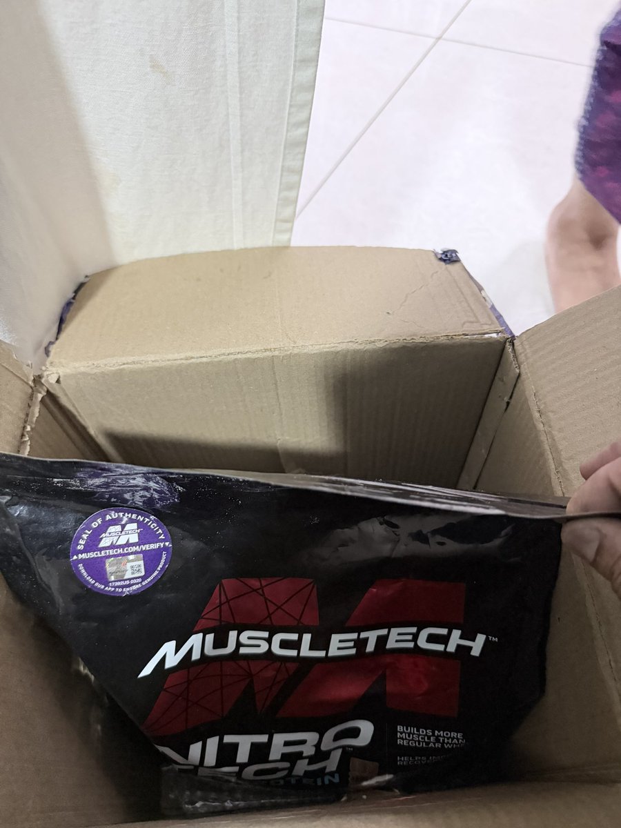 mspratapreddy's tweet photo. @thehyugalife @klrahul 

I’ve had a terrible experience with your team. I had placed an order for a protein powder on 9 May, delivery happened on 21st may after sooooo many follow-ups, and the day I got it, it was a damaged parcel. Since 22nd may early morning I’ve been chasing https://t.co/FBTrze5XiP