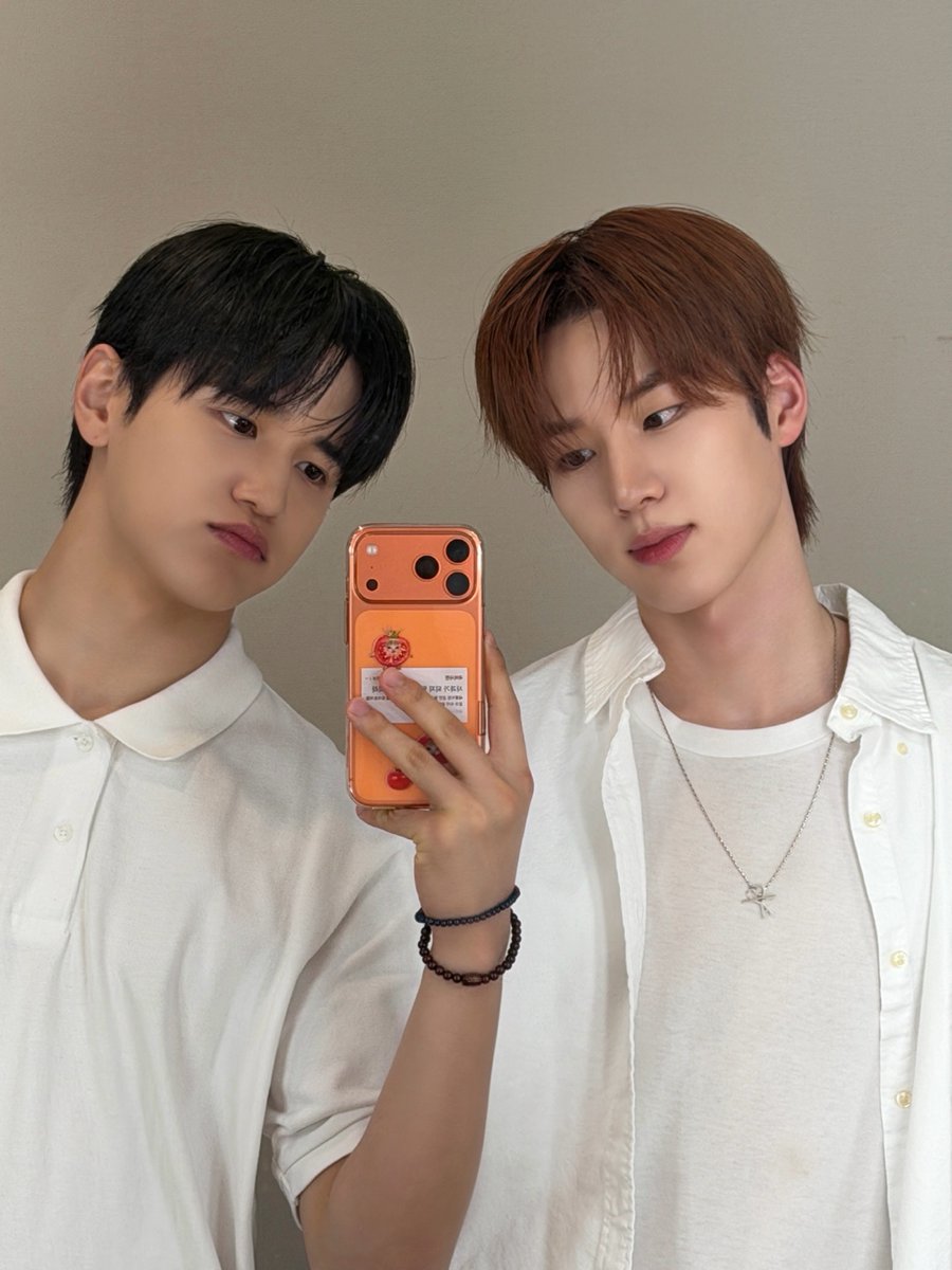 8TURN_official's tweet photo. [📷]
#오늘의턴_260601

활기찬 6월의 시작으로
3주간의 재윤성 라디오 완료👊

#8TURN #에잇턴 #エイトターン https://t.co/Qm2J3J37Rv