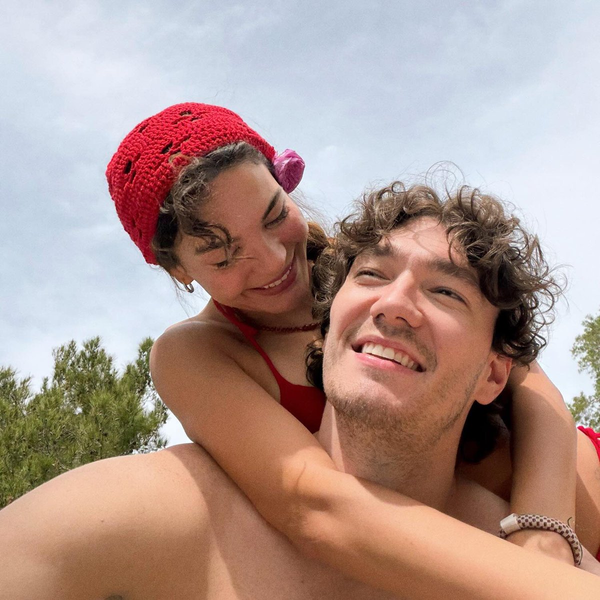 magazinsarmali's tweet photo. Cedi Osman ve Ebru Şahin tatil sezonunu açtı. https://t.co/tE94cqJOAo