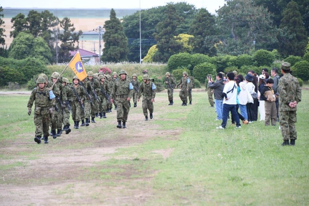 JGSDF_ADS_PR's tweet photo. ５月２４日（日）#自衛官 候補生は、下志津駐屯地で１０ｋｍ行進訓練を行いました。
自衛隊家族会、志津原会や大勢のご家族の応援を受け、入隊からこれまでの体力練成の成果を遺憾なく発揮して全員が完歩することができました。総合訓練での２５ｋｍ行進訓練完歩を目指します。

#自衛隊　#下志津 https://t.co/zr8go4Z8f2