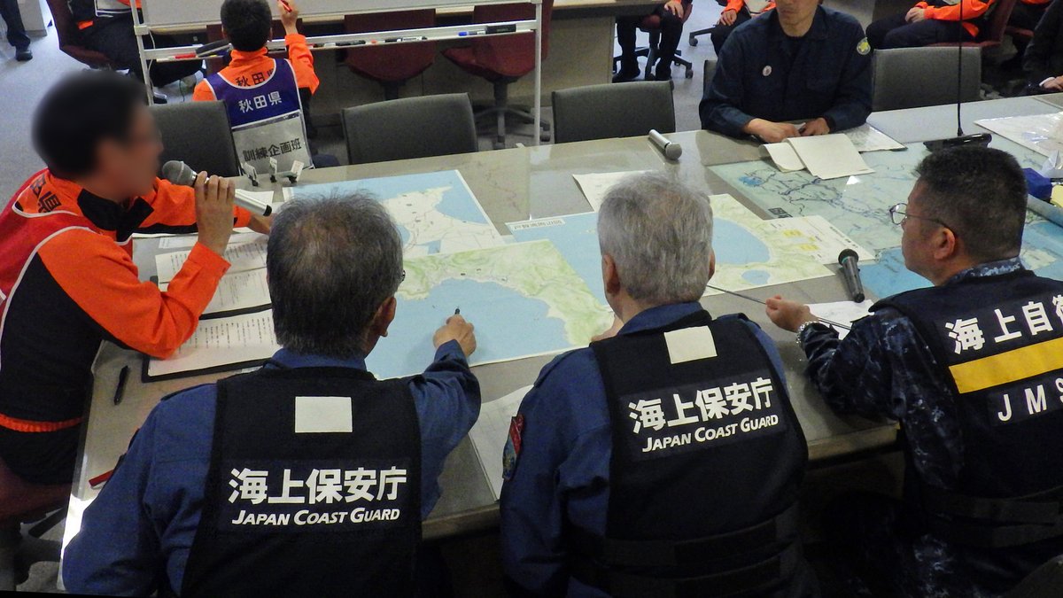 JMSDF_mrh's tweet photo. 舞鶴地方隊は、5月22日(金)に秋田県民防災訓練に参加しました。
舞鶴地方隊隊員が災害対策本部訓練に参加し秋田県並びに各機関との連携強化を図りました。
これからも皆様の安全安心のため、関係機関との連携強化を図っていきます。
#海上自衛隊 #海自舞鶴 ＃秋田県 ＃県民防災の日 https://t.co/QAzyyfg3jm